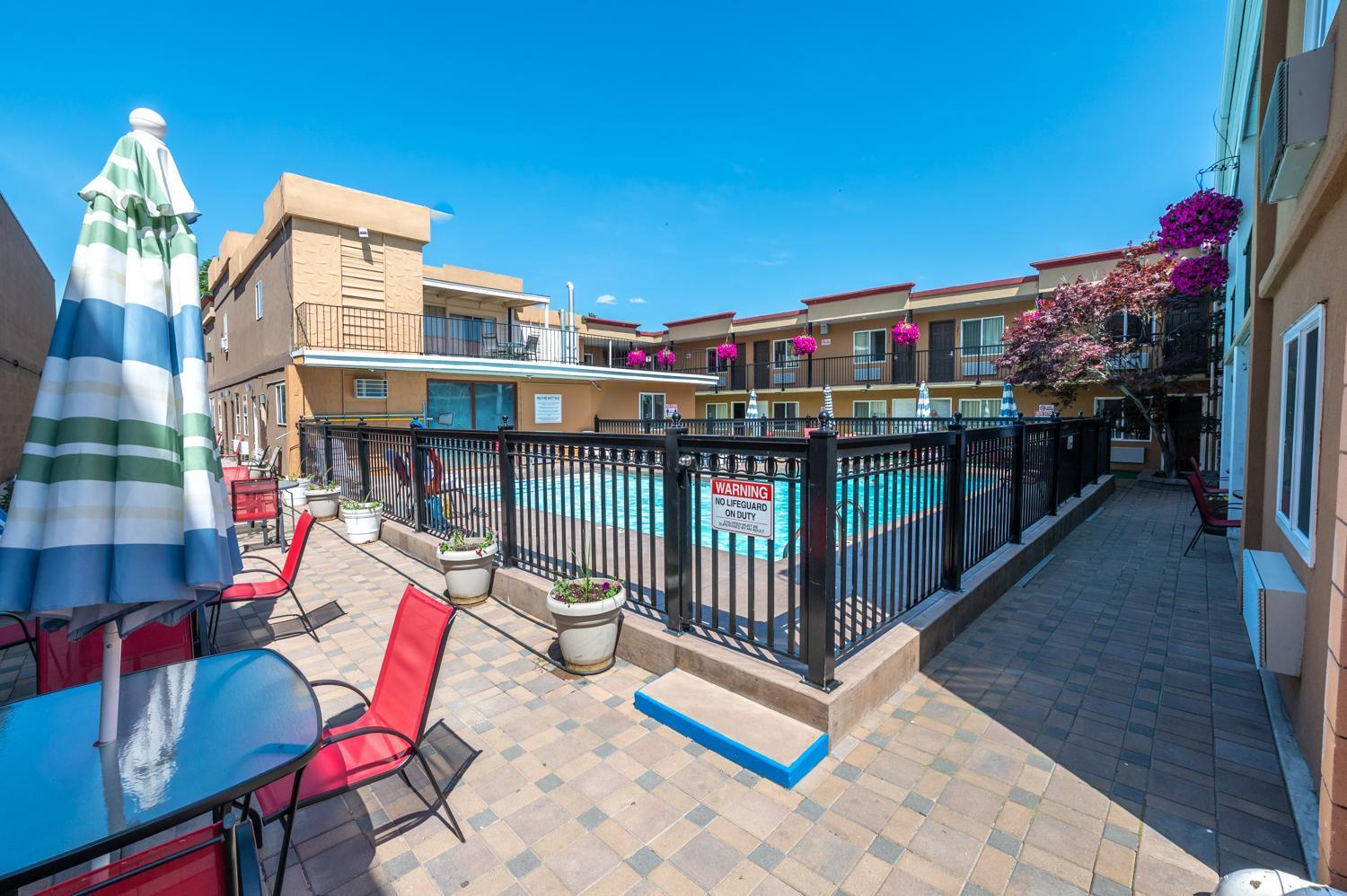 Sahara Courtyard Inn Penticton Exterior photo