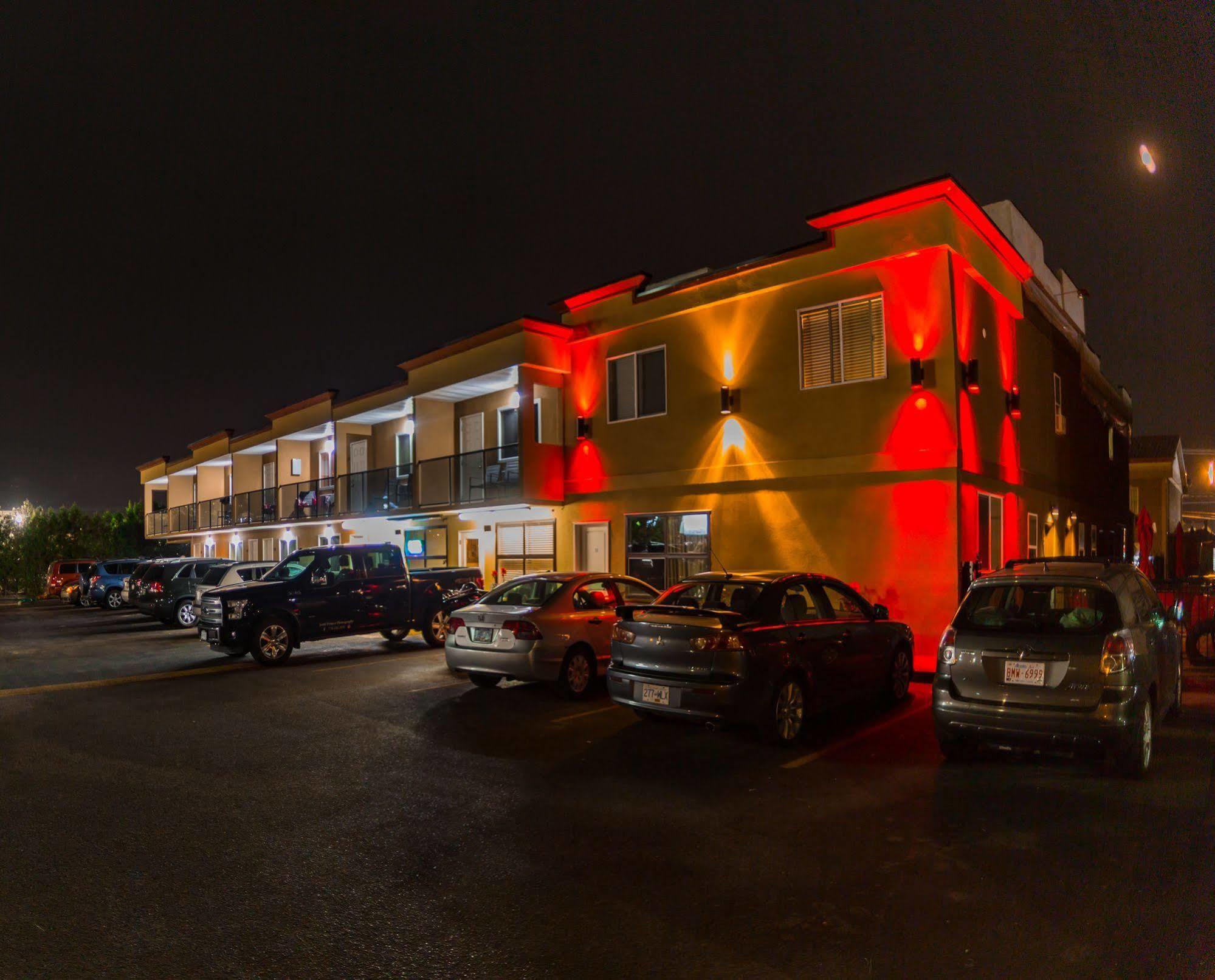 Sahara Courtyard Inn Penticton Exterior photo